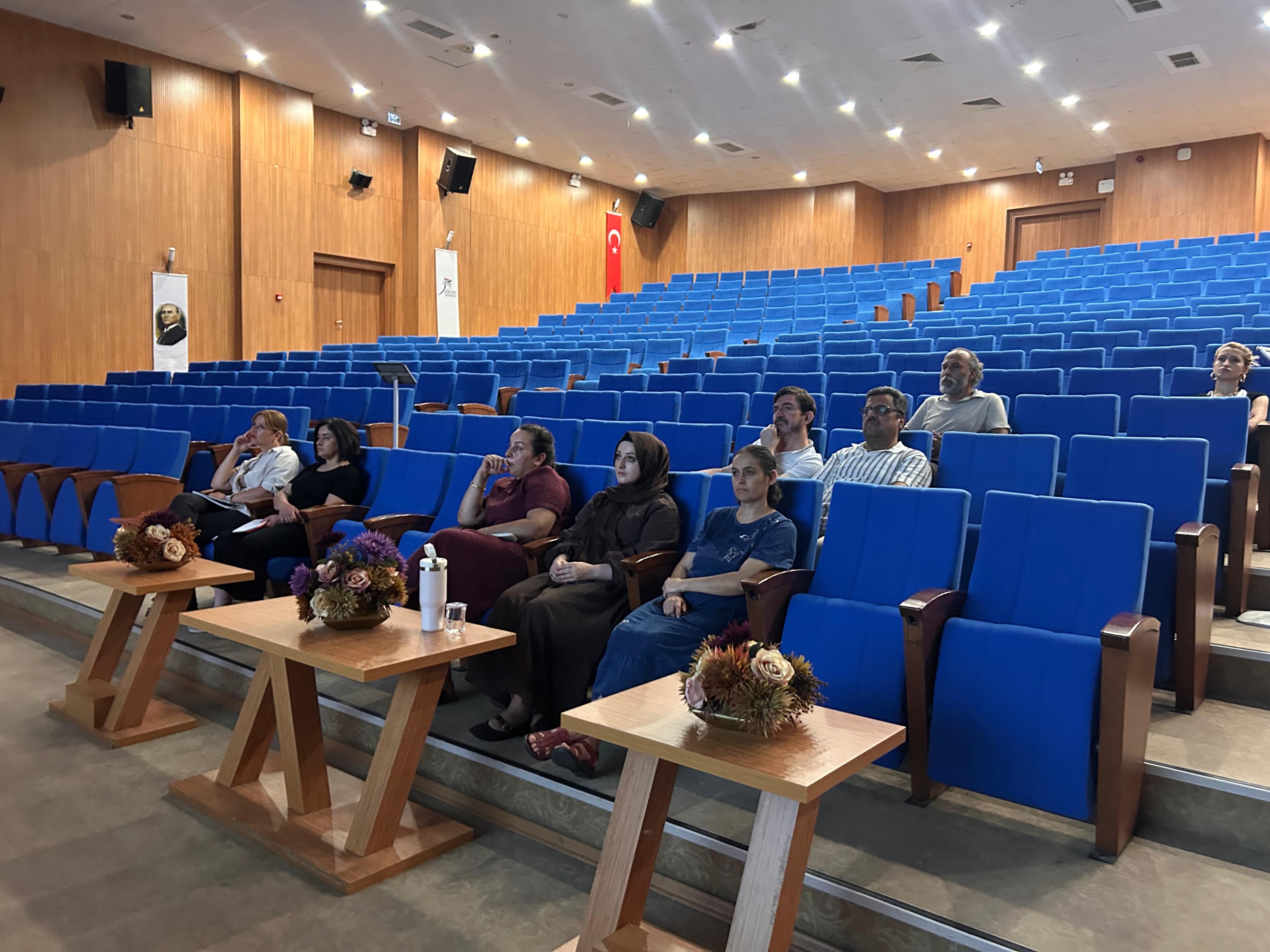 Fakülte Sekreteri Ergin AKGÜN ve İdari Personel